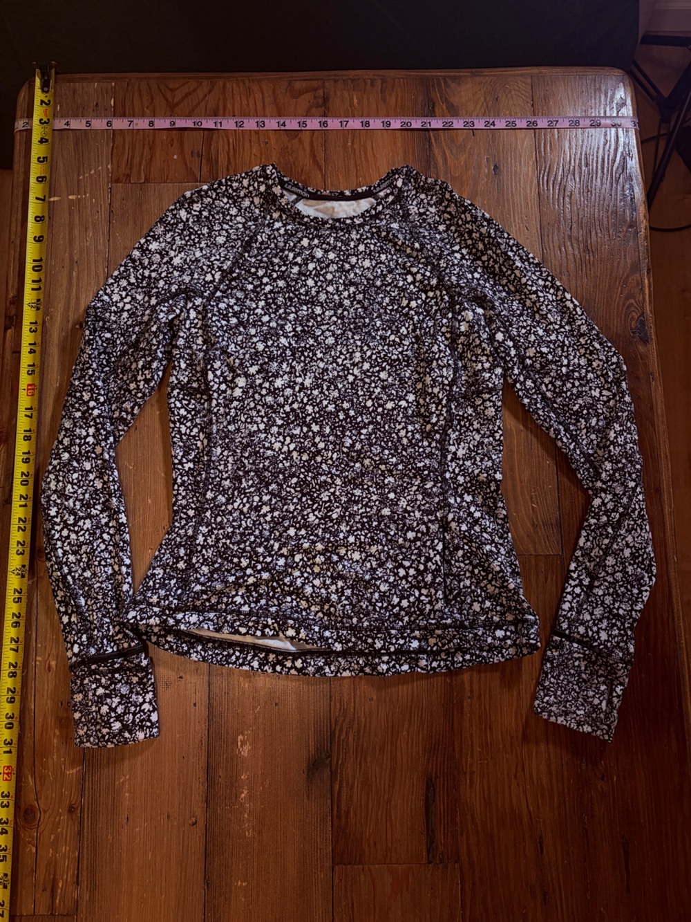 Lululemon 6 alpine black and white long sleeve top great condition